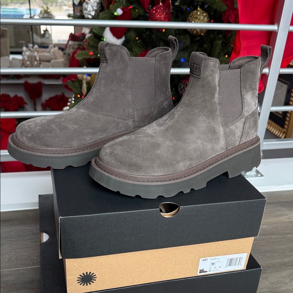 UGG Men's Charcoal Suede Boots size 11